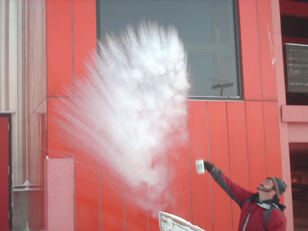 Hot water instantly vapourizing in very cold air